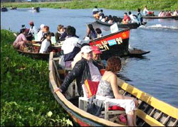 Puang Daw U Festival Inle Lake