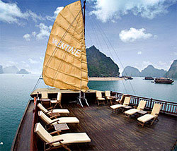 Luxury cruise on Halong Bay, Vietnam