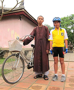 Biking Tour Thien mu Pagoda Vietnam