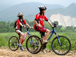 Mai and Hien Cycling Mai Chau